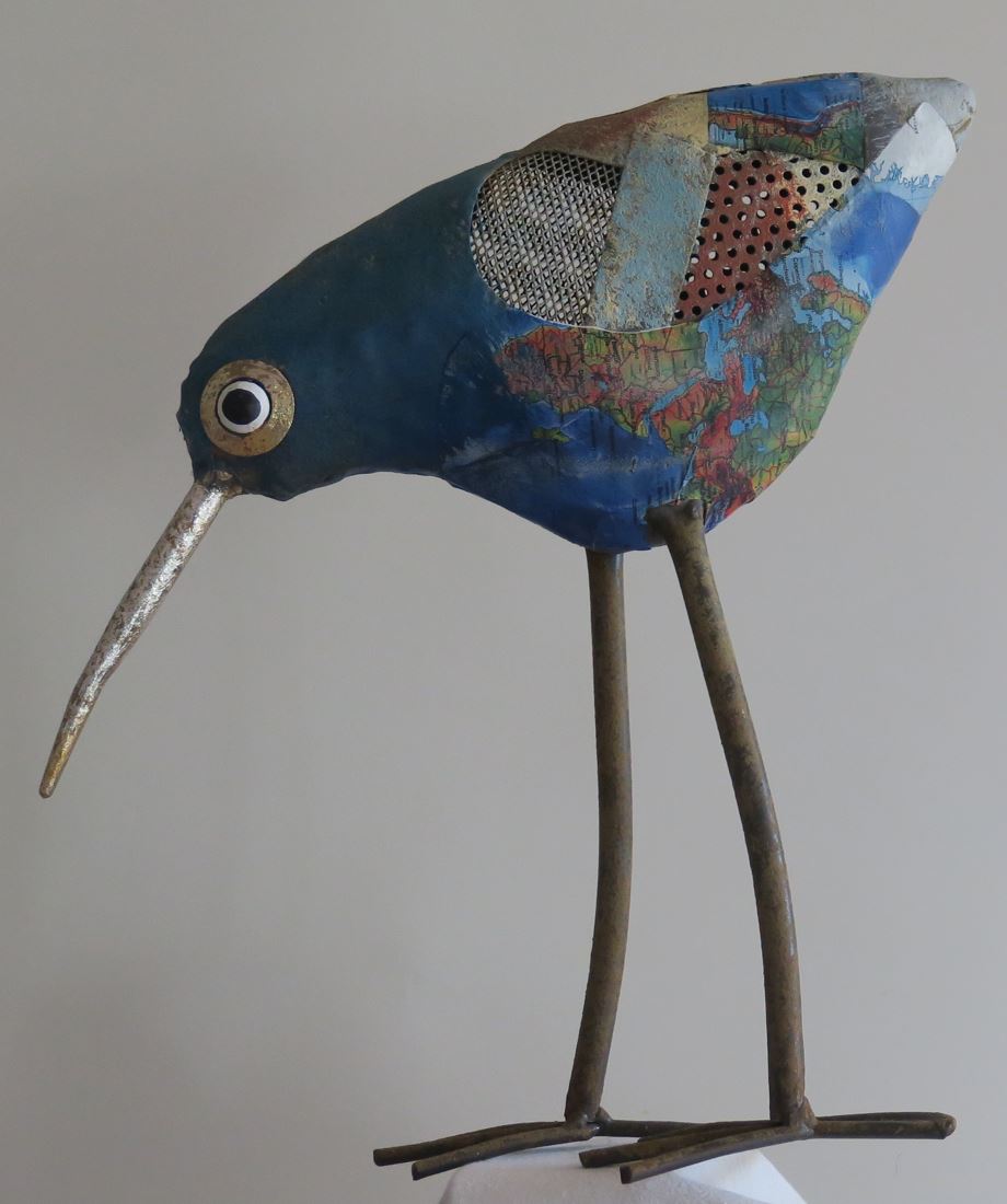 Abstrakt figur af fugl lavet af globus